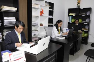 ABOGADOS HUANCAYO – ROBERT CARHUANCHO — foto