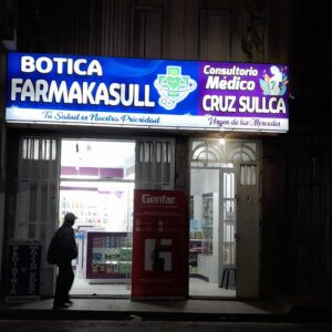 CONSULTORIO MÉDICO CRUZ SULLCA «Virgen de las Mercedes» – BOTICA FARMAKASULL — foto