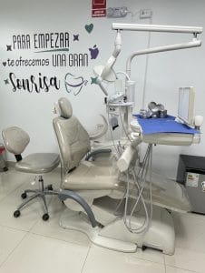 fabricando sonrisas – dentista en Surco