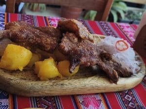 Mistura Andina «Cuyes crocantes, chicharrones, caja china» « — foto