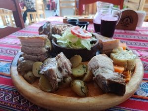Mistura Andina «Cuyes crocantes, chicharrones, caja china» « — foto