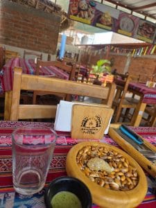 Mistura Andina «Cuyes crocantes, chicharrones, caja china» « — foto