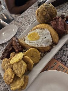 Noches De Fuego/ Costa Y Selva — foto